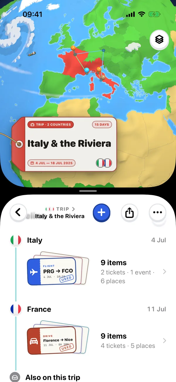 Italy & the Riviera 여행: 지구본 위 프랑스와 이탈리아를 가로지르는 경로, 수하물 태그, 그리고 프라하–로마 항공권과 피렌체–니스 자동차 이동이 담긴 나라별 타임라인.